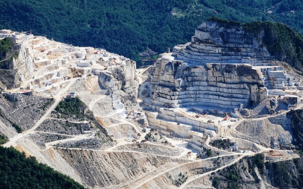 Les marbres de Carrare et ses carrières